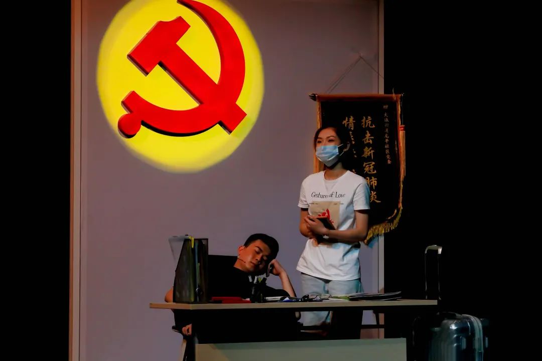 大浪街道拍了拍“你”，并递上2020成绩单