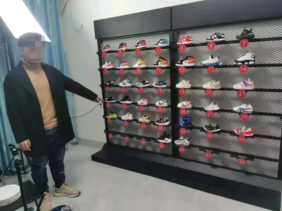 公安查处假冒运动鞋案件,打击假冒鞋