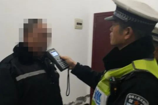 开心过节，畅快喝酒，悔不该酒驾！