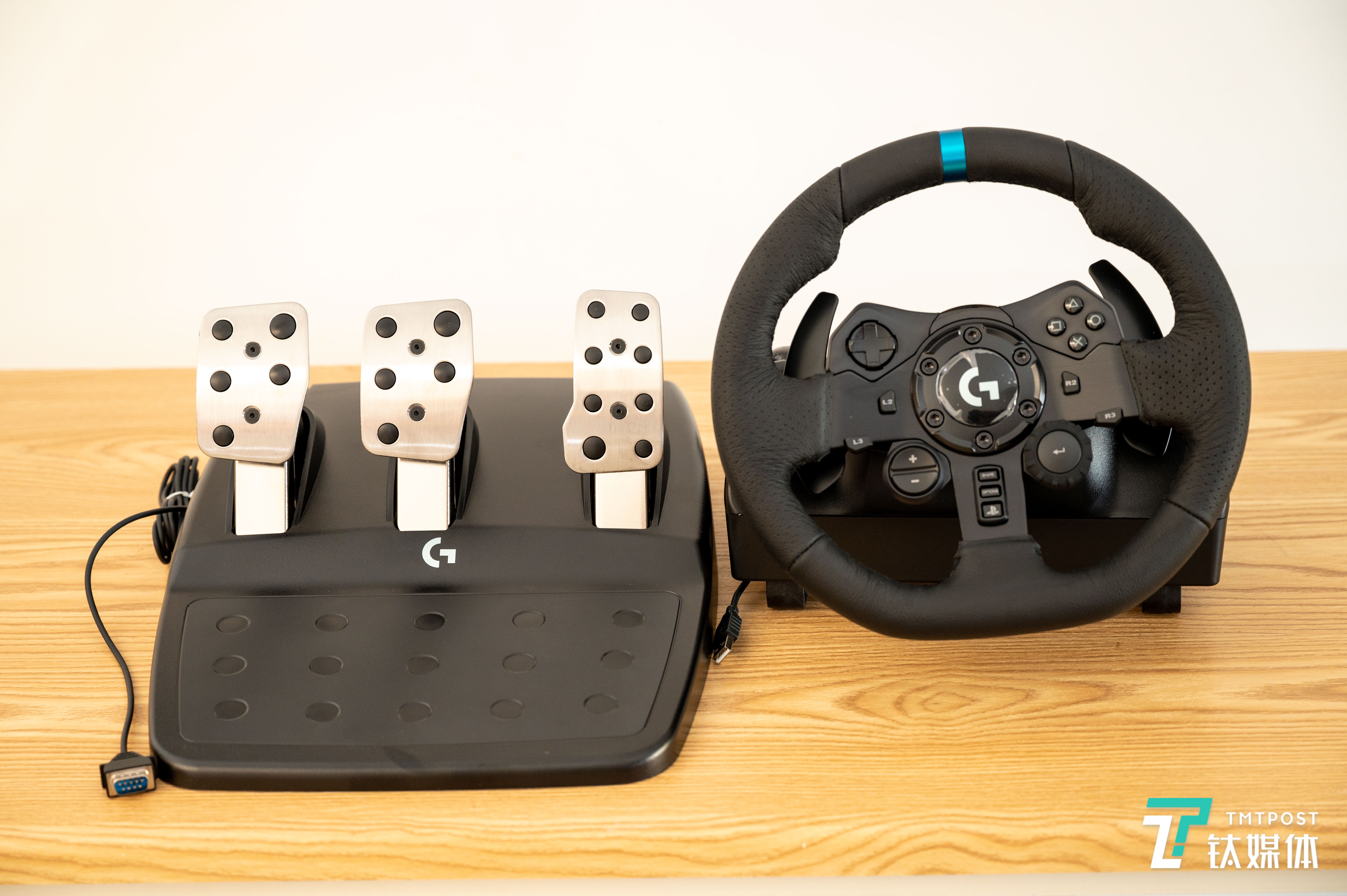 罗技模拟驾驶方向盘g923,罗技g923模拟赛车力反馈方向盘