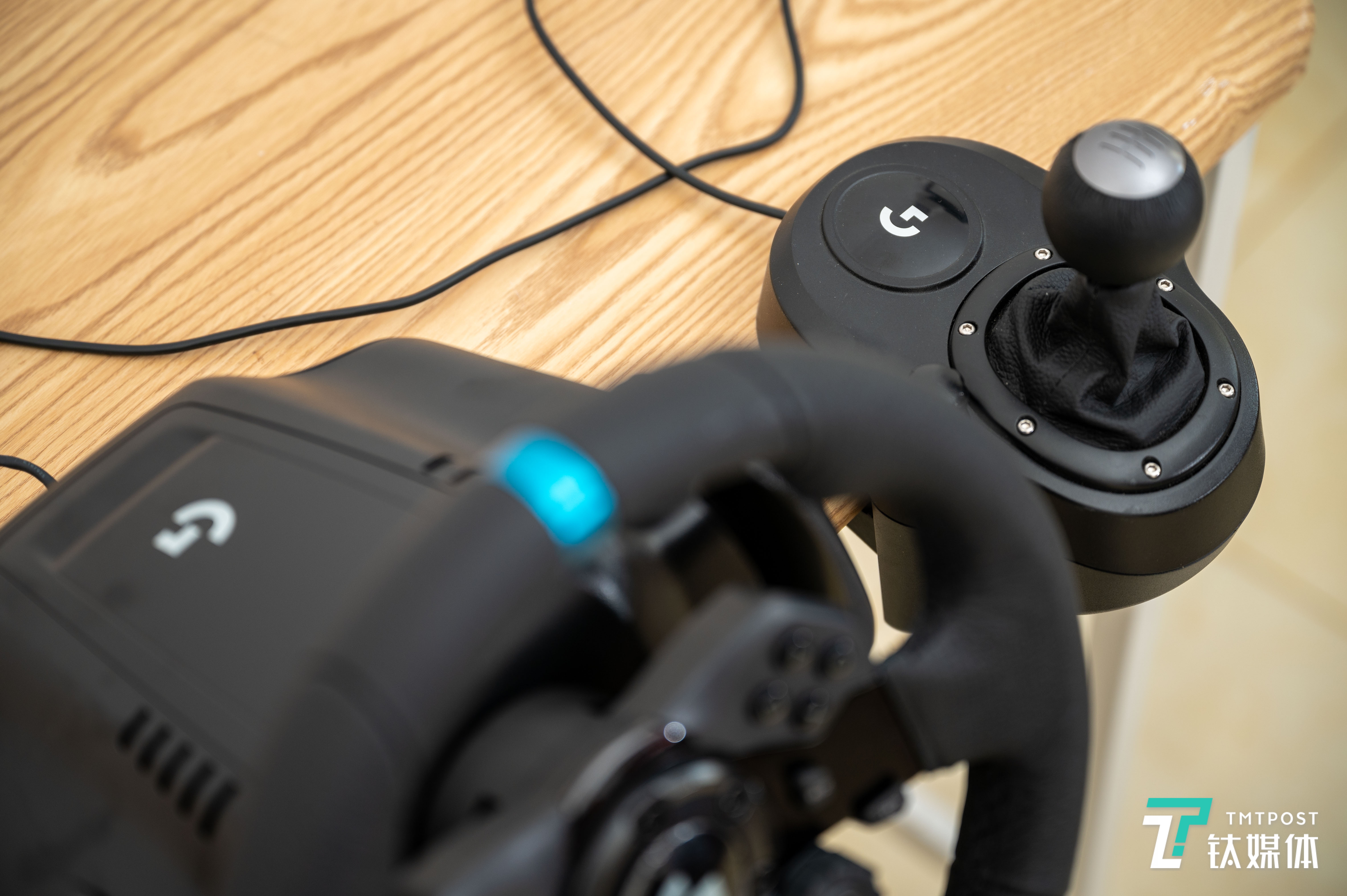 罗技模拟驾驶方向盘g923,罗技g923模拟赛车力反馈方向盘