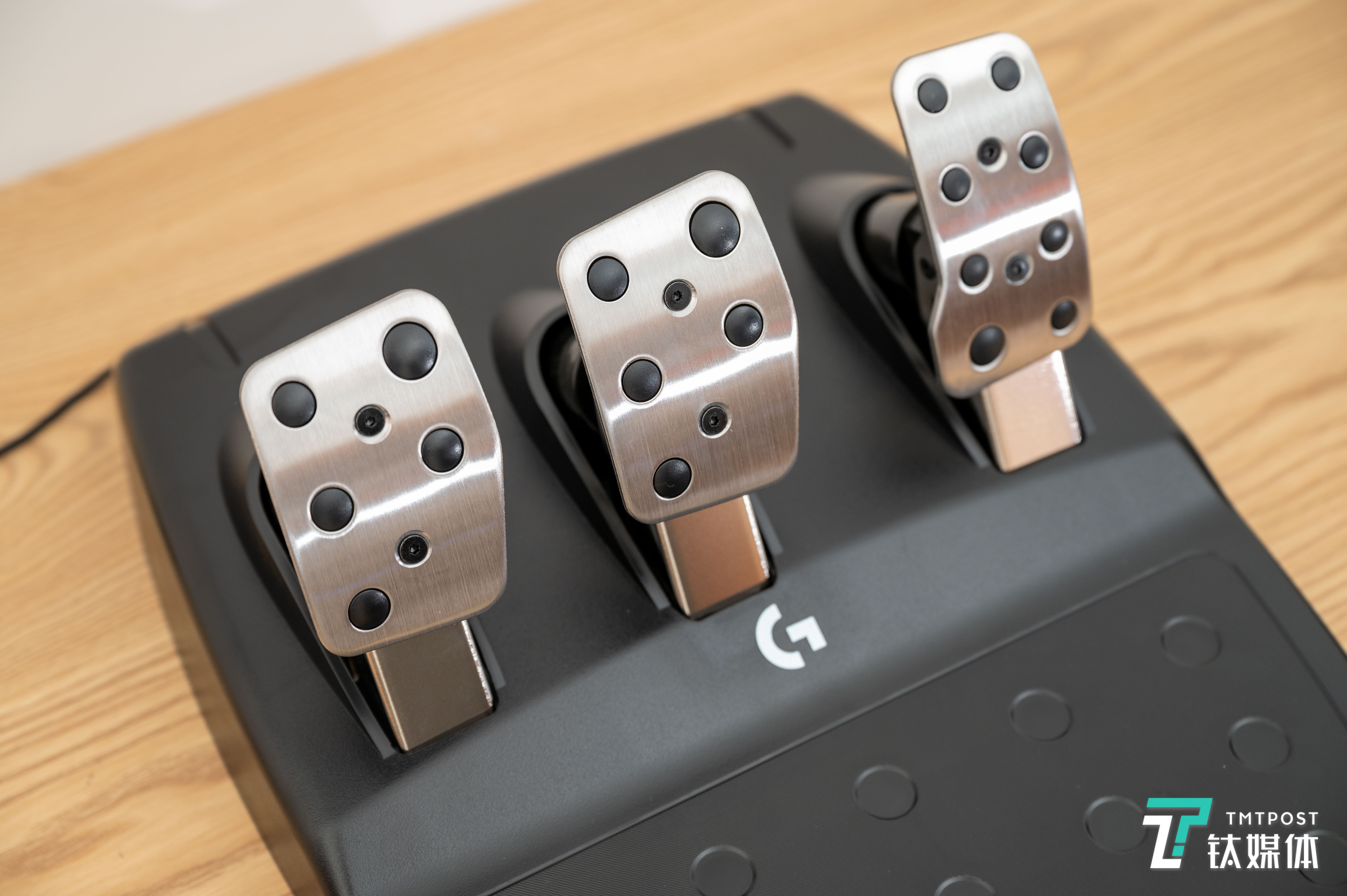 罗技模拟驾驶方向盘g923,罗技g923模拟赛车力反馈方向盘