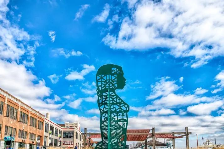 公共艺术学费贵吗,公共艺术的实用性