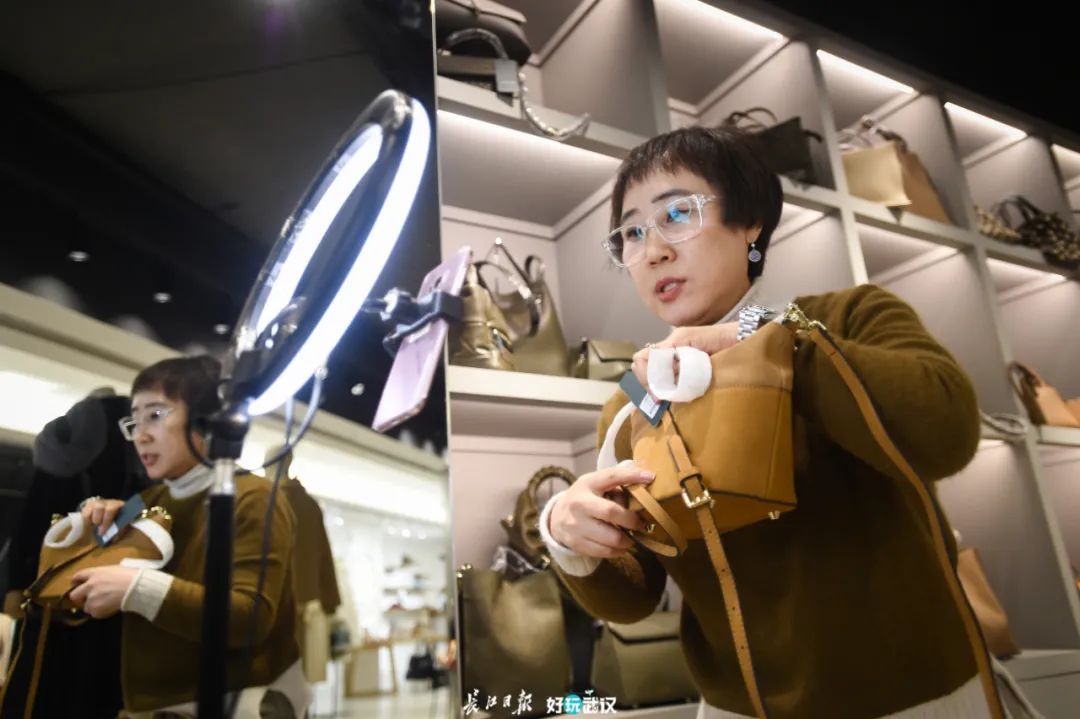 80多韩国老板，一街潮人，还以为是首尔东大门