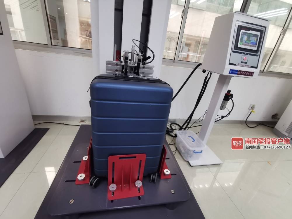 广西消委会买了22个品牌拉杆箱做测试，其中9个不结实