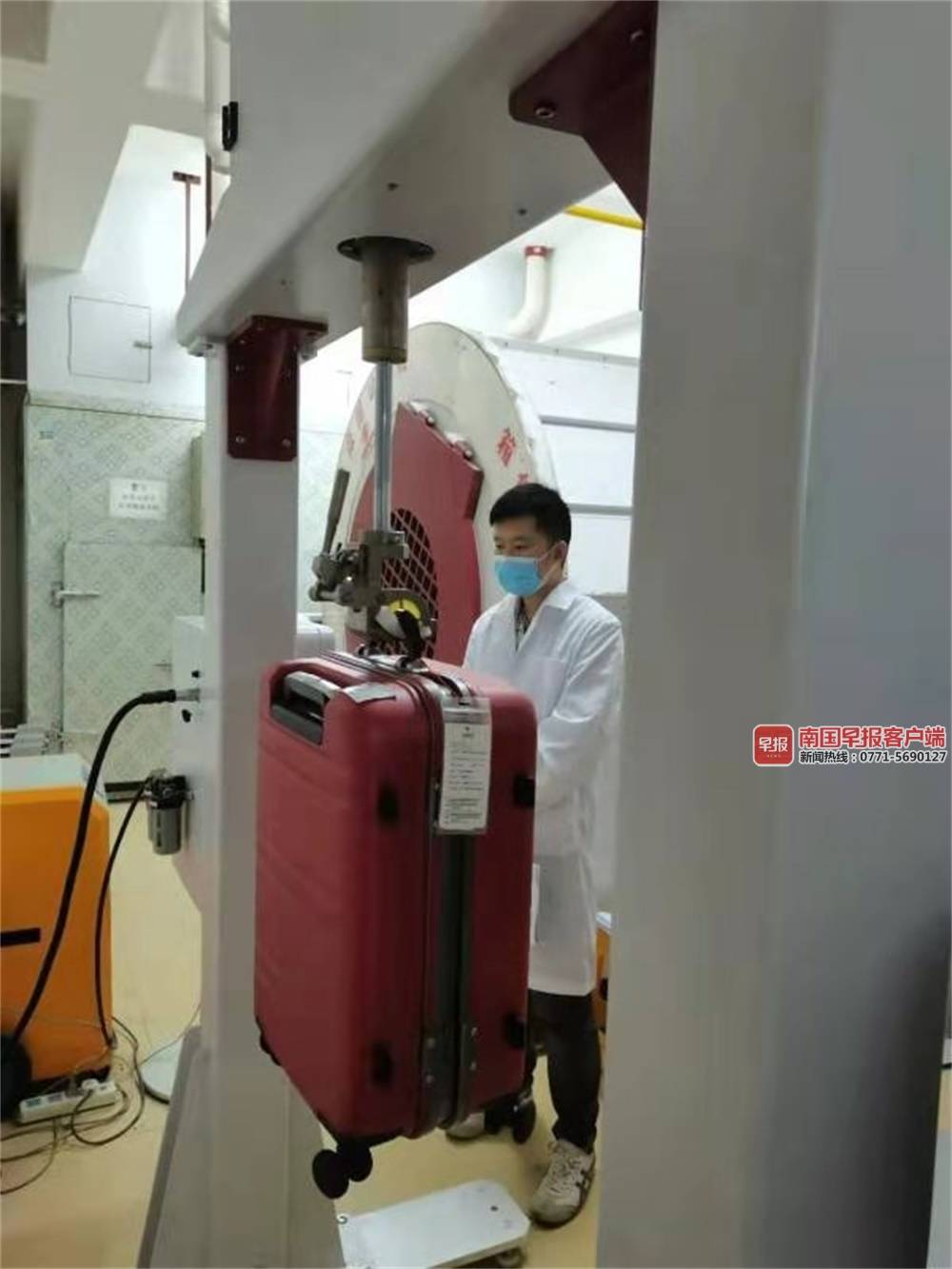 广西消委会买了22个品牌拉杆箱做测试，其中9个不结实