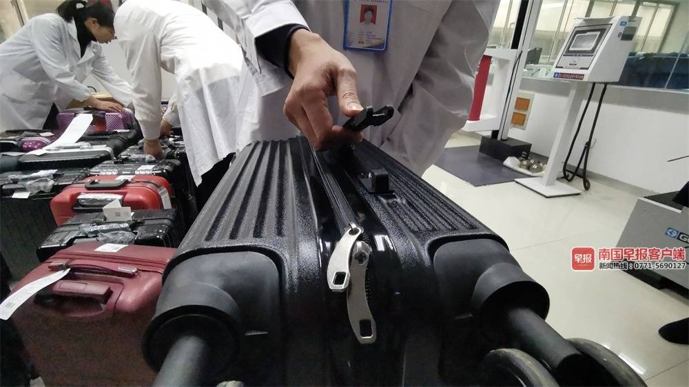 广西消委会买了22个品牌拉杆箱做测试，其中9个不结实