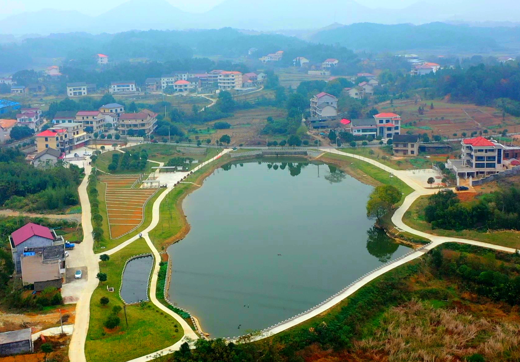 美丽乡村入画来视频,积极打造美丽人居环境