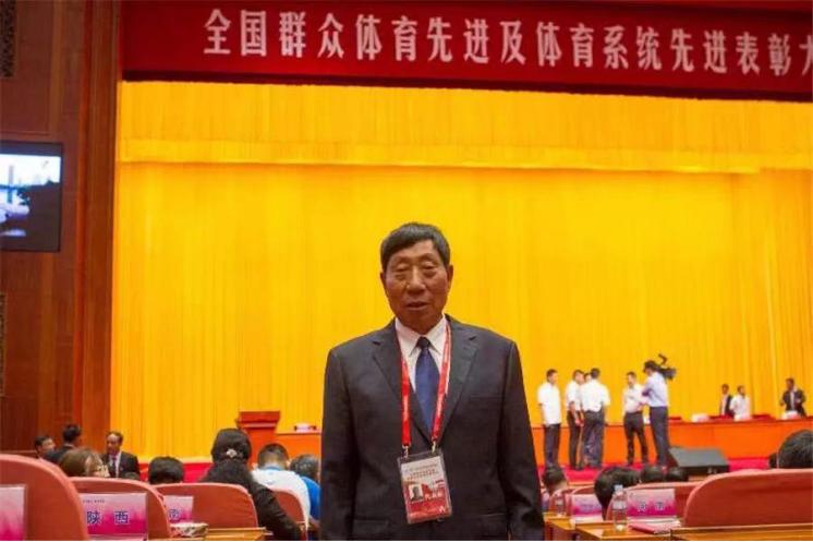 浦锦街道生活日记——“锦”彩群文丨有这么一群活跃在300平米绿茵场上的老小孩以球会友尽显夕阳风采