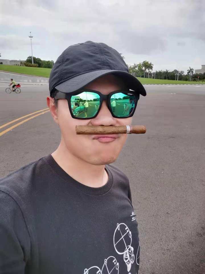 董董飞澳洲-董董待在家里守阵地-董董要失业-董董，2020年一个朋友圈名字的心酸历程