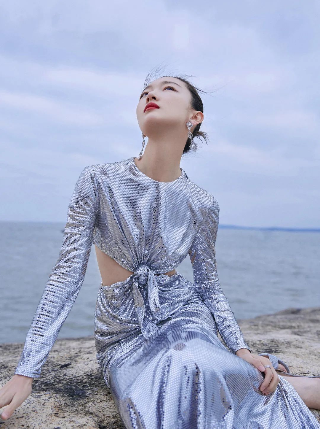 金属风单品,金属感银色和白色