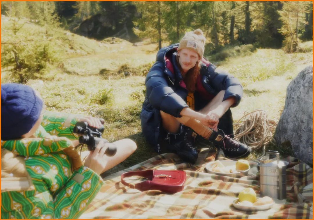 为什么满大街都是穿北面羽绒服的,北面羽绒服700和900的区别