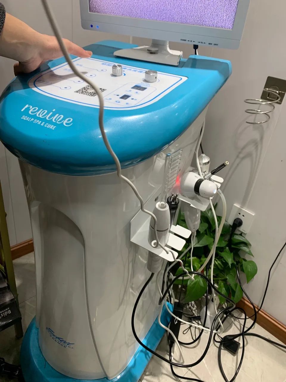 鏉窞濂崇敓鑴卞彂涓ラ噸,鏉窞24宀佸コ鑴卞彂涓ラ噸