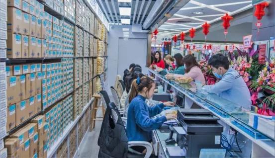 “华强电子世界已经关门”?官方:纯属造谣!各店市场商户稳步经营,并取得跨越性创新发展