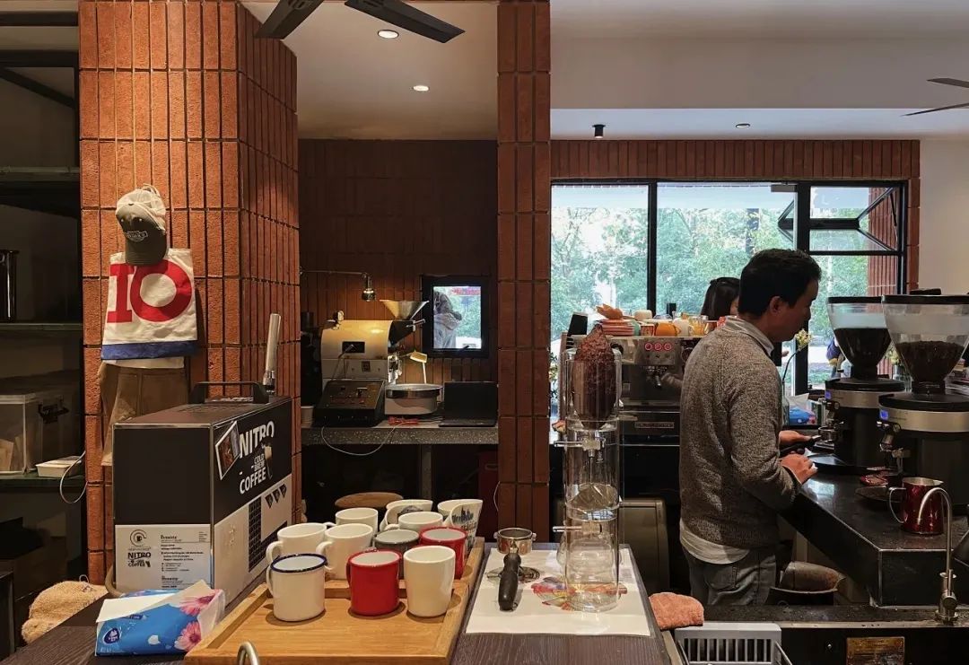 一杯coffee加“滨”,谢谢!