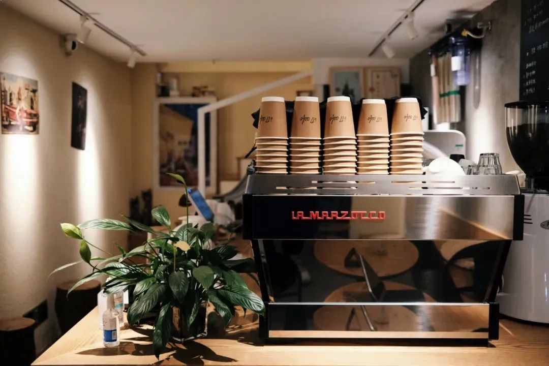 一杯coffee加“滨”,谢谢!