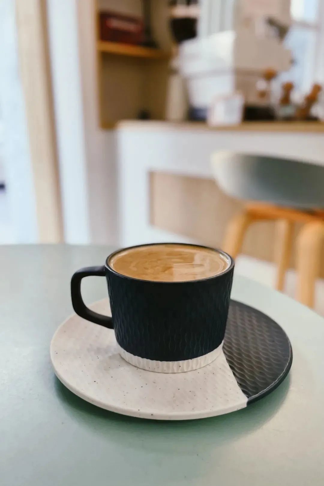 一杯coffee加“滨”,谢谢!