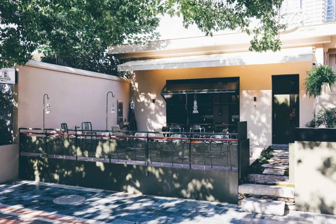 一杯coffee加“滨”,谢谢!