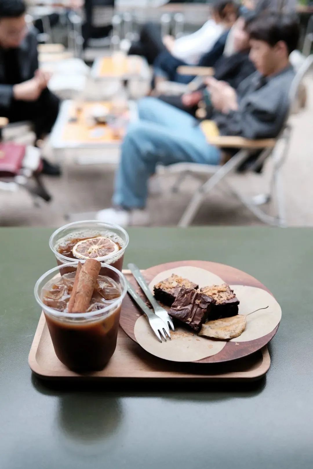 一杯coffee加“滨”,谢谢!