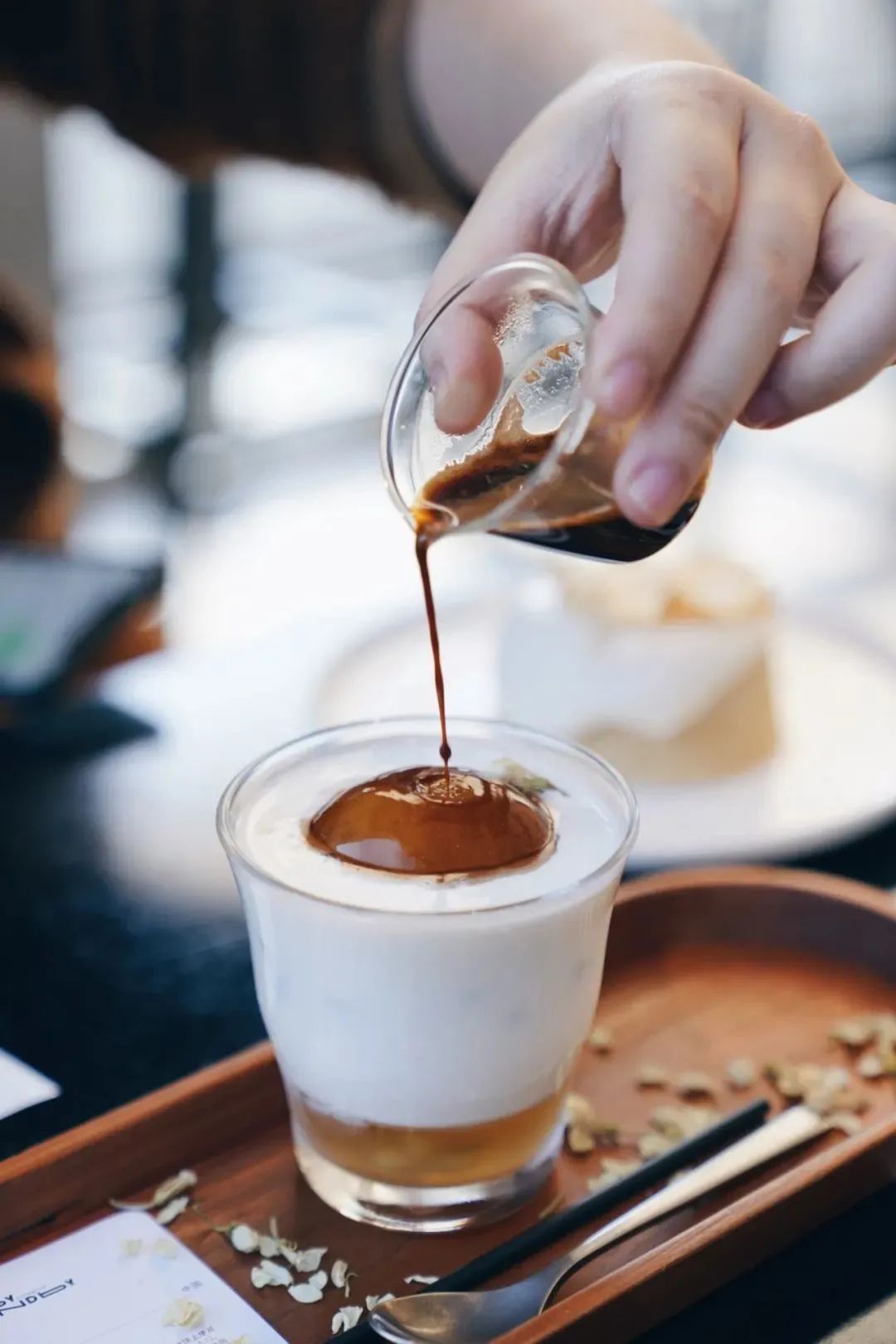 一杯coffee加“滨”,谢谢!