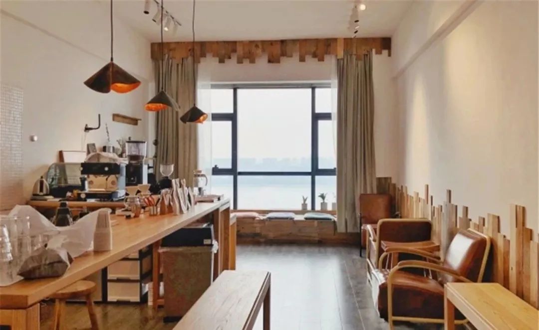 一杯coffee加“滨”,谢谢!