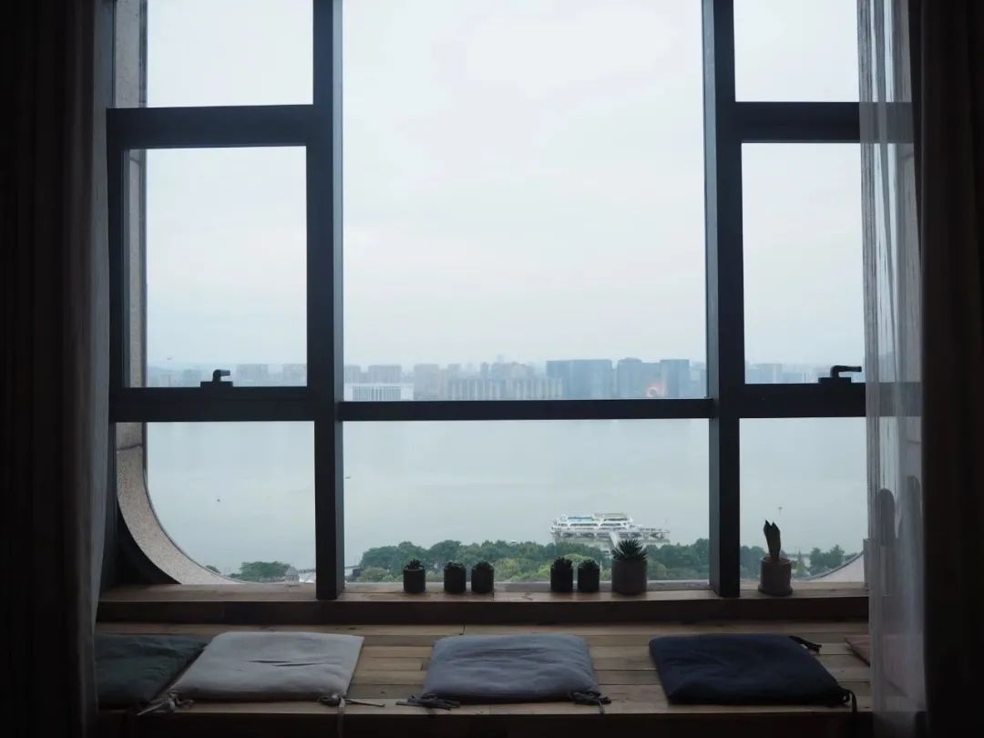 一杯coffee加“滨”,谢谢!