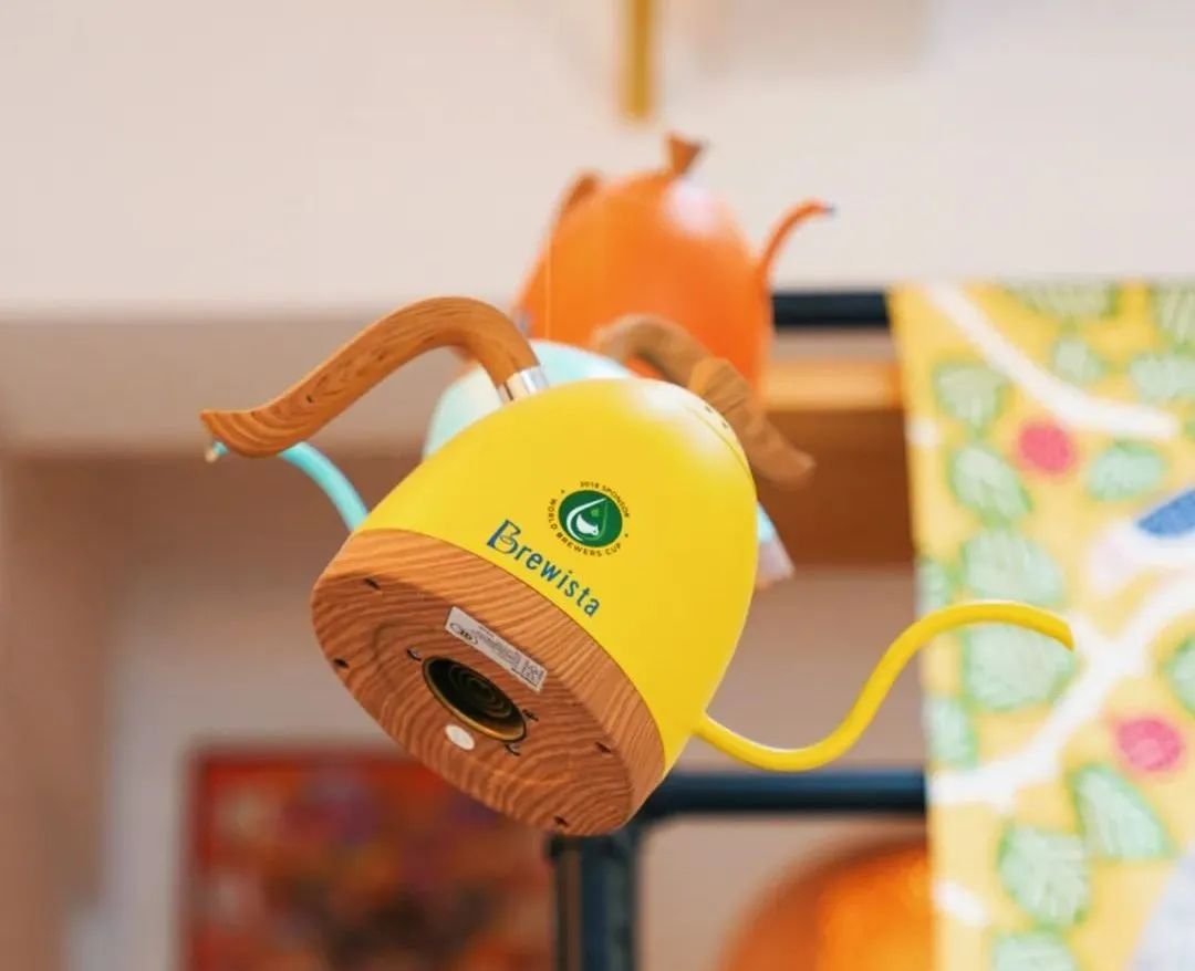 一杯coffee加“滨”,谢谢!