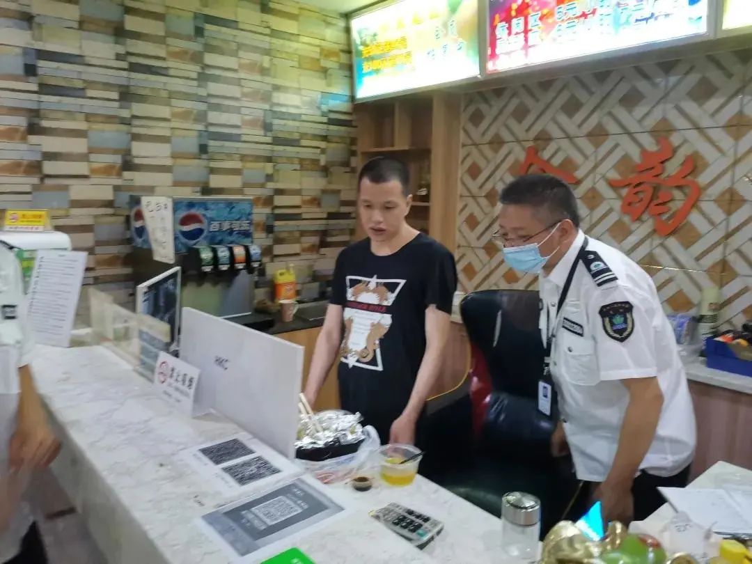 15平多功能书房兼客房一体,城市书房各有特色