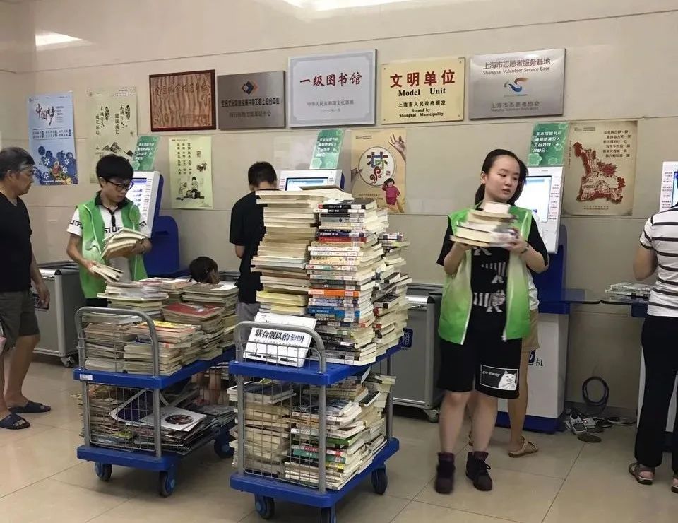 15平多功能书房兼客房一体,城市书房各有特色