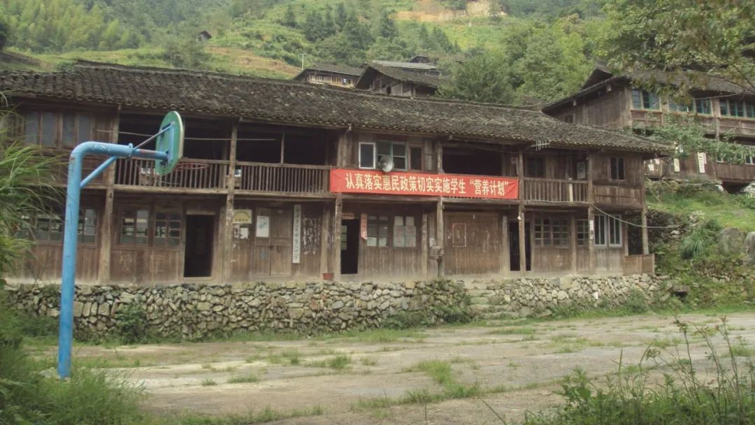 教师坚守初心牢记使命,不忘教师初心坚守三尺讲台