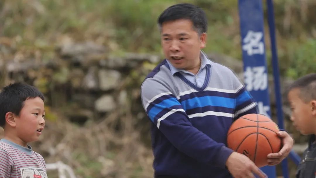 教师坚守初心牢记使命,不忘教师初心坚守三尺讲台