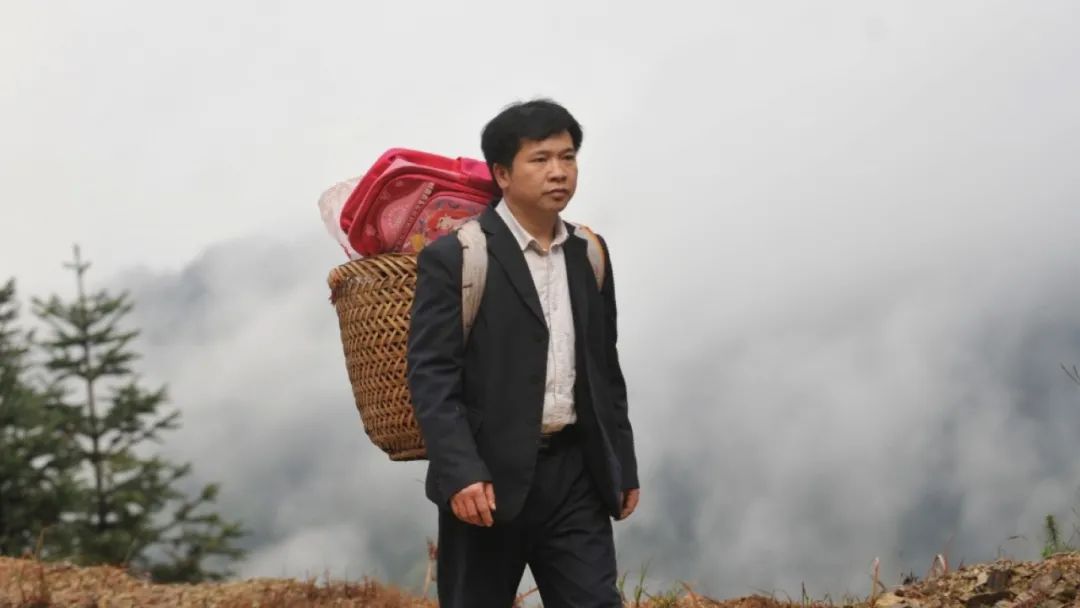 教师坚守初心牢记使命,不忘教师初心坚守三尺讲台