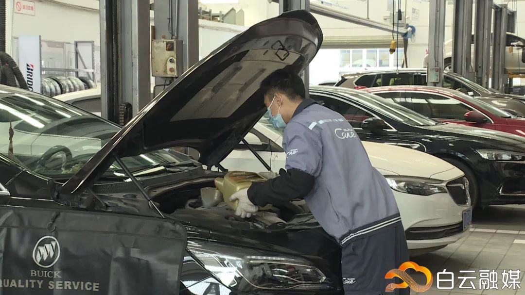 白云大道北南菱汽车城,白云区积极实施道路改造提升工程