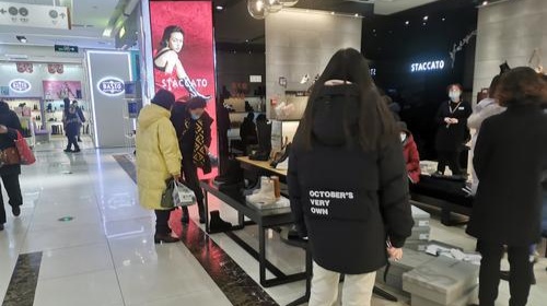 实体商场可以退换货吗 (实体店退换货必须是同价吗)