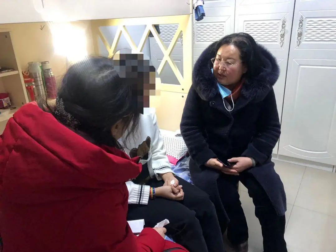 关爱“抑郁”女孩温情解开心结