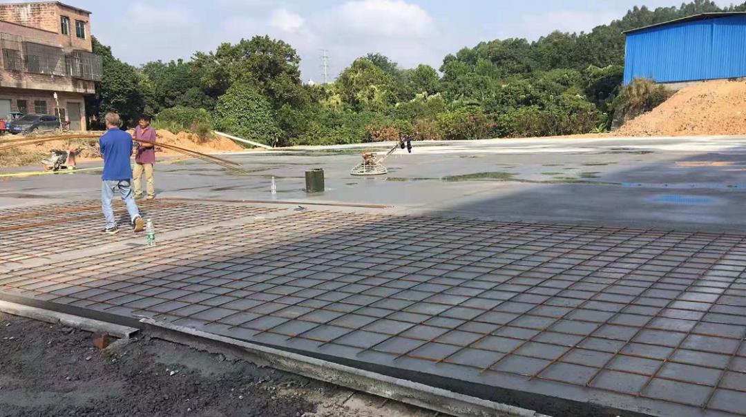 昔日臭水沟今朝变公园,太原臭水塘足球场