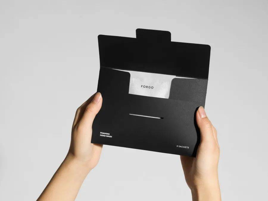 这周百万热度的设计界顶流,竟然是一个搬家纸箱