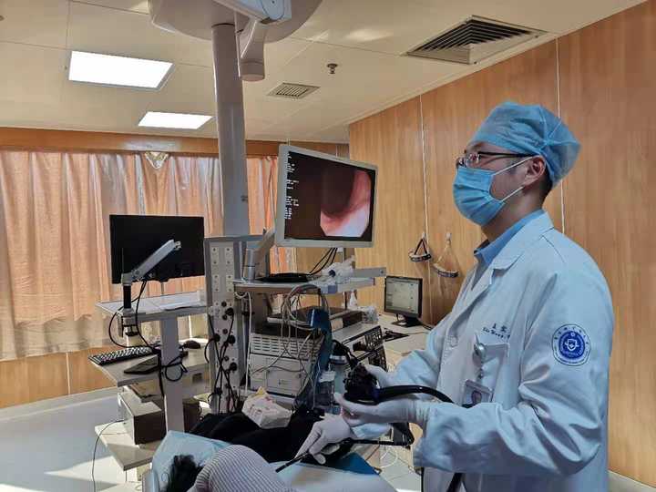 不开胸摘除食管平滑肌瘤,超声胃镜切除食管平滑肌瘤