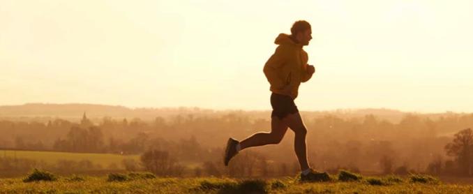 足球运动员为啥总吐口水,足球运动员经常吐口水