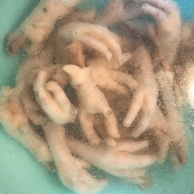 年夜饭柠檬泡鸡爪家庭做法,年夜饭开胃凉拌菜爽口无骨鸡爪