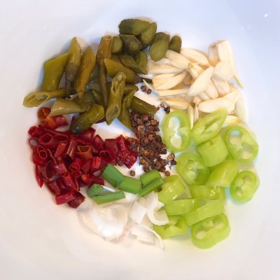 年夜饭柠檬泡鸡爪家庭做法,年夜饭开胃凉拌菜爽口无骨鸡爪