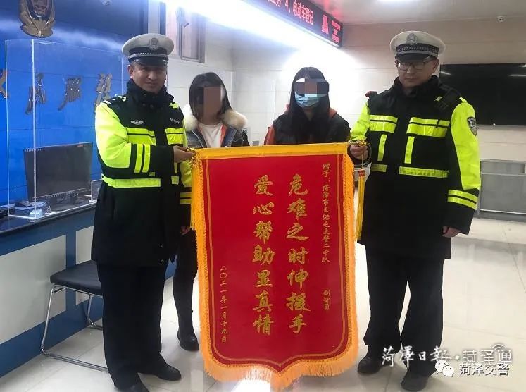 一面锦旗诉说一段暖心事,一面锦旗一个故事