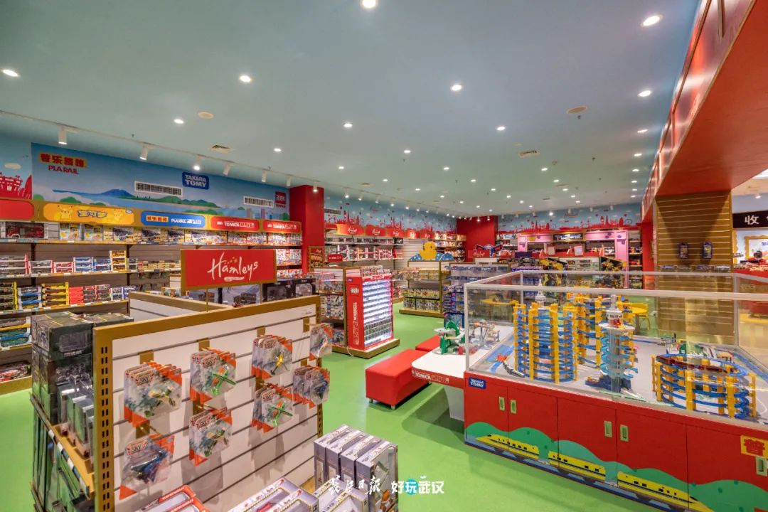 汉街最大玩具店,逛超大玩具店