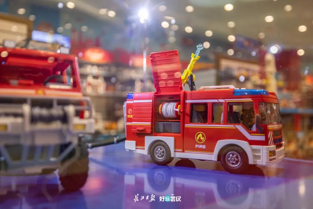 汉街最大玩具店,逛超大玩具店