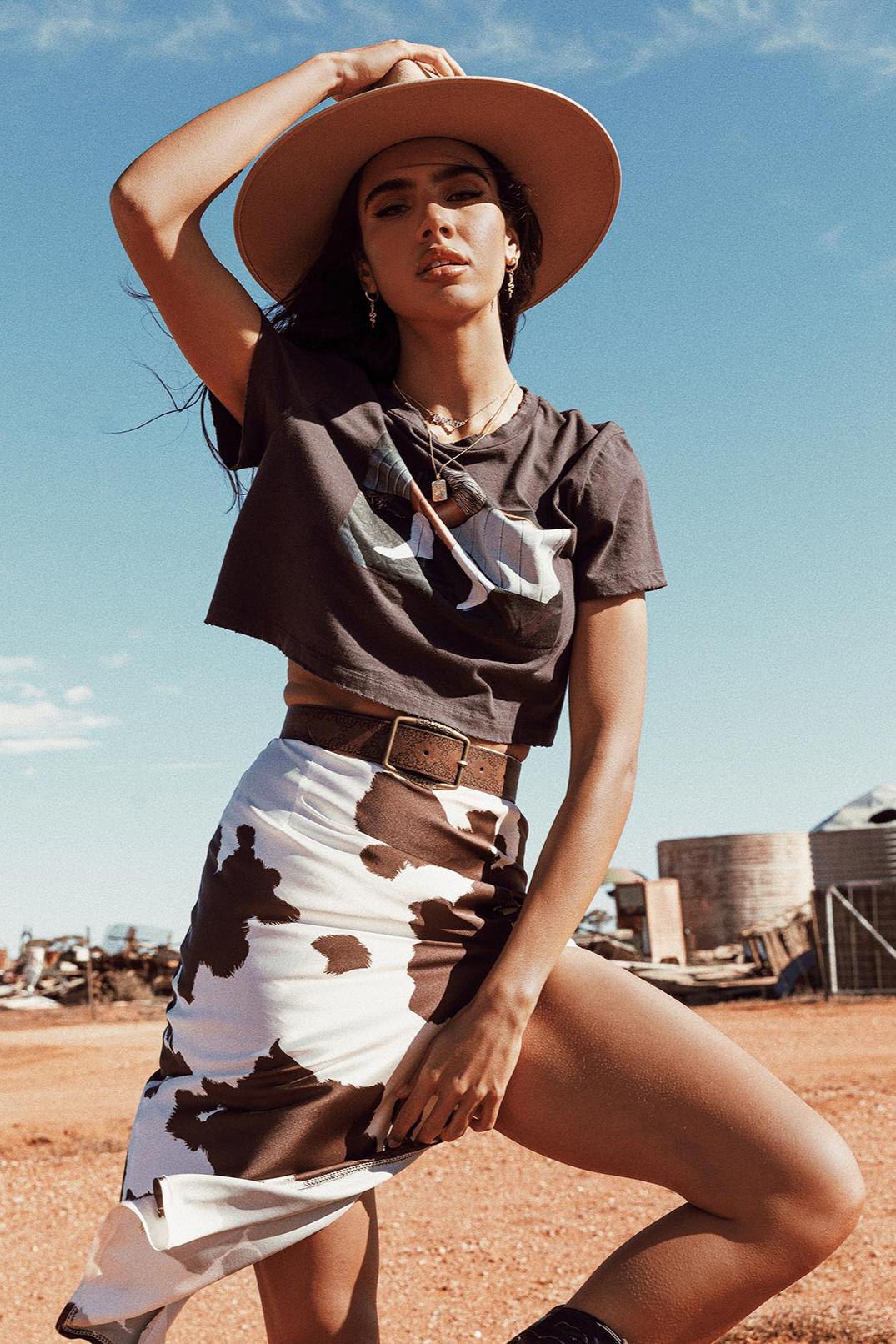 看泫雅的搭配,周冬雨泫雅撞衫