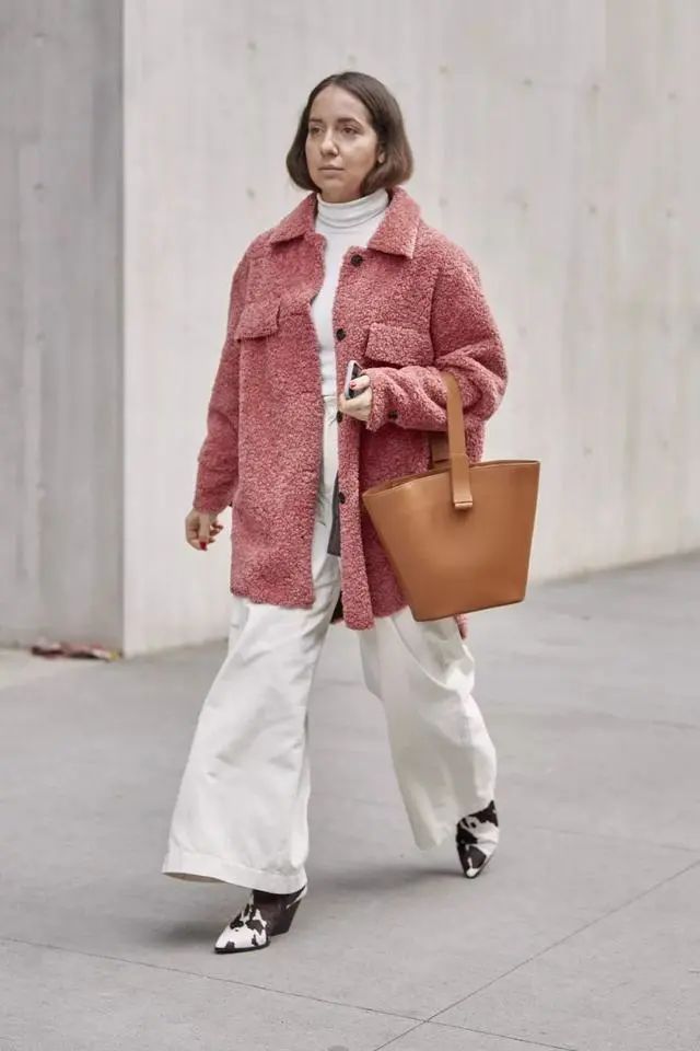 看泫雅的搭配,周冬雨泫雅撞衫