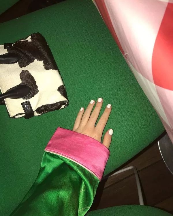 看泫雅的搭配,周冬雨泫雅撞衫