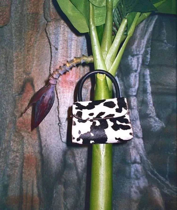 看泫雅的搭配,周冬雨泫雅撞衫