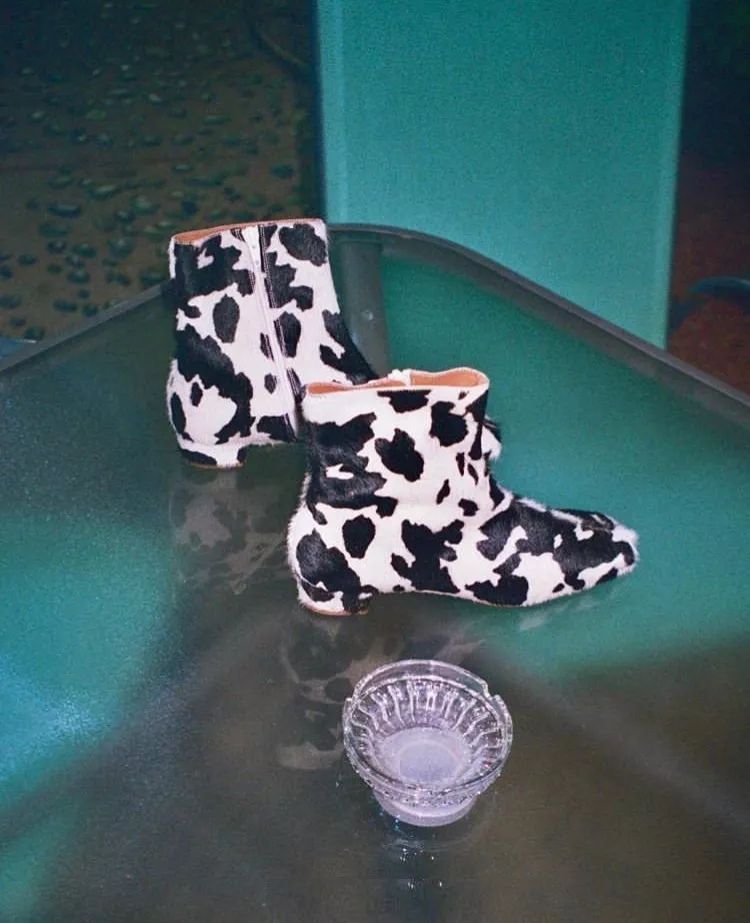 看泫雅的搭配,周冬雨泫雅撞衫