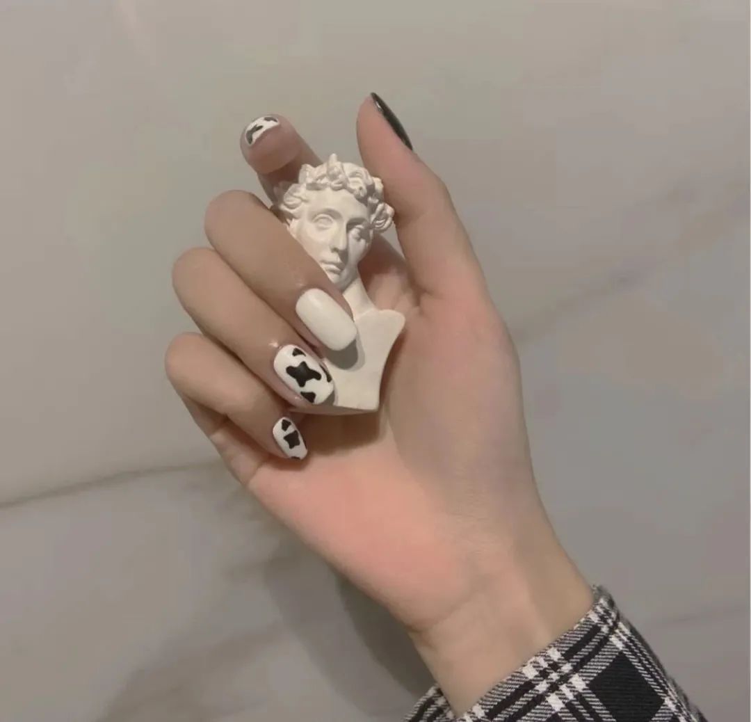 看泫雅的搭配,周冬雨泫雅撞衫